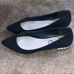 ISO black shoes like this with the studded heel